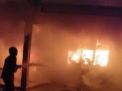 Kobaran Api Menghebohkan Warga Simpang Rimbo, Gudang Bekas Alat Berat Hangus
