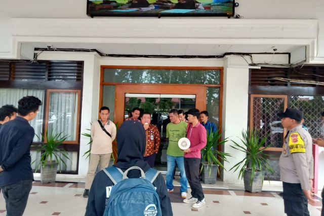 GSPI Melakukan Aksi Unjuk Rasa di Dinas Pendidikan Provinsi Jambi, Menuntut Sistem Penerimaan Sekolah Jalur Zonasi